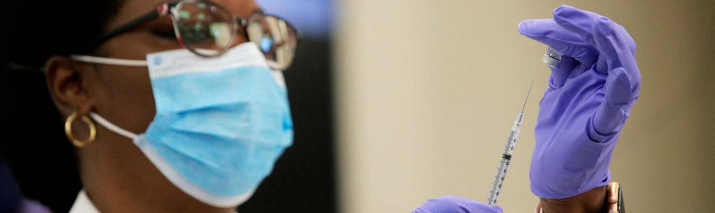 2022-04-01T205152Z_1_LYNXNPEI302EA_RTROPTP_4_HEALTH-CORONAVIRUS-LATEST_0