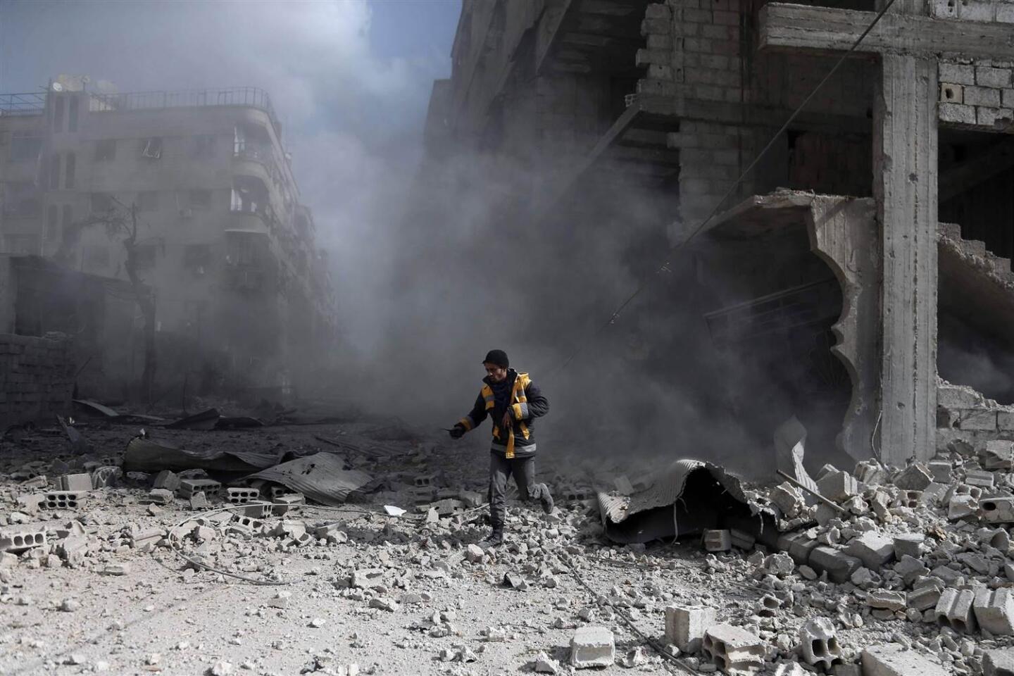 180226-syria-ghouta-mn-0935_87e189e8131621828b79426ddfb39380.nbcnews-ux-2880-1000