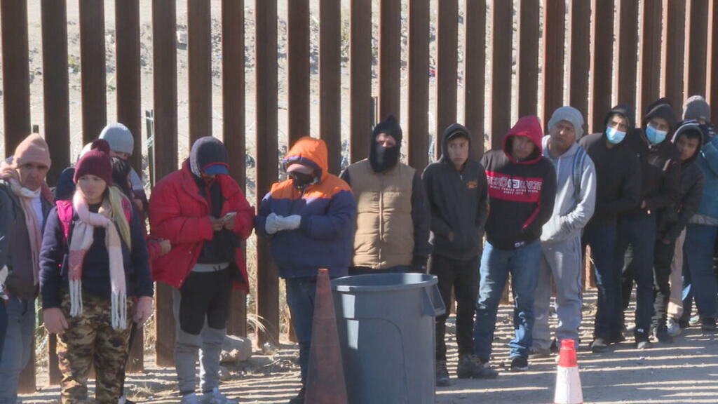 Migrants-at-Rio-Grande