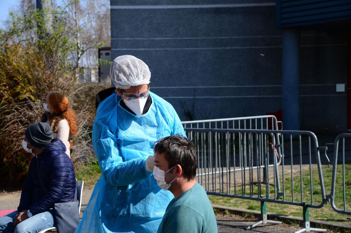 médecins du monde squat bugatti tests covid19
