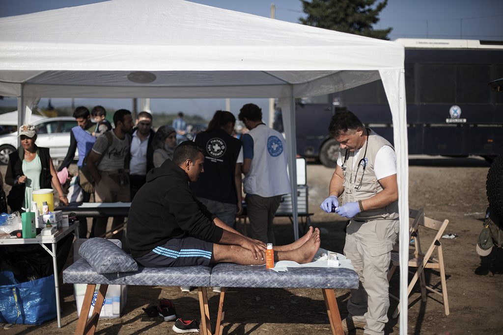 Refugees being treated in Idomeni, Greece © MdM Greece Archive
